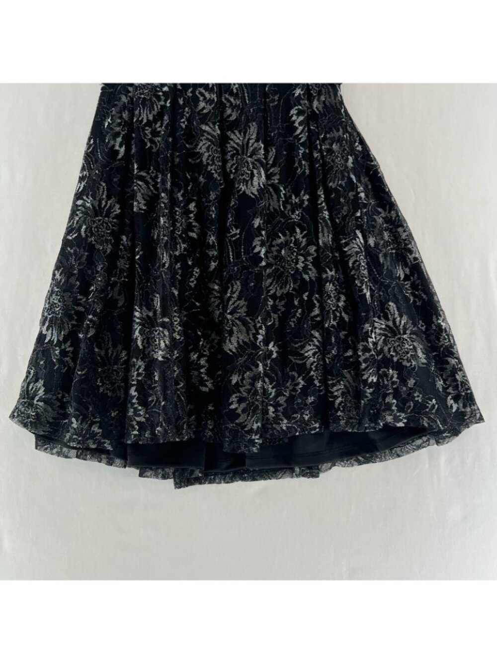 Forever 21 Metallic Floral Lace Strapless Dress Size S Lined Skater Black Silver - Picture 8 of 13